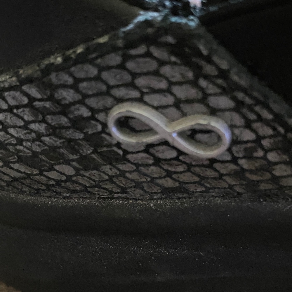 Infinity Textured Black and grey snake skinSlip-On clogs. Back folds up or down - Picture 2 of 9